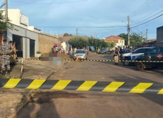 Jovem morre após ser atingido por tiros enquanto andava de moto em Palmas