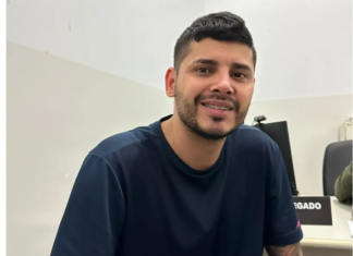 Homem que morreu em presídio é enterrado após impasse judicial e três dias de velório