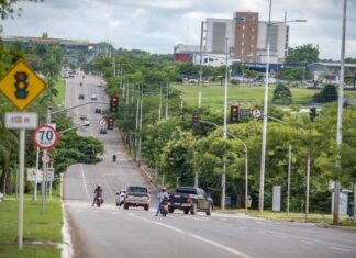Semáforos com inteligência artificial serão instalados em Palmas por R$ 3,5 milhões e pagos com dinheiro de multas de trânsito