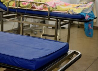 Faltam quase 40 medicamentos, lençóis para macas e profissionais na UPA Norte, diz MP