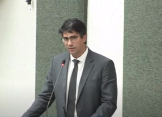 Secretário de Saúde deixa cargo após operação da PF que investiga contratos para compra de 4 milhões de seringas