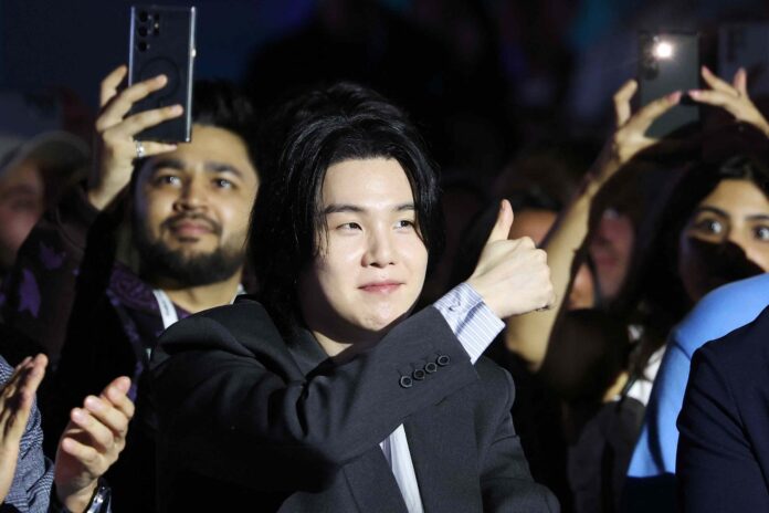 suga-da-banda-sul-coreana-bts-em-evento-seul-scaled