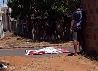 Mulher é assassinada a facadas e ex-namorado é baleado e preso ao tentar fugir