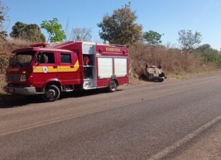 Homem com sinais de embriaguez fica ferido ao capotar carro na TO-444