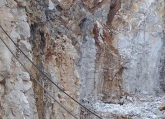 Idoso com Alzheimer que estava desaparecido é encontrado morto após cair de precipício em pedreira