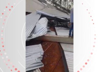 Câmera flagra momento em que galpão é destruído por ventania no Tocantins