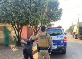 Suspeito de tentar roubar casa é preso após ser detido por garis que faziam coleta de lixo em rua