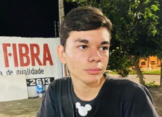 VÍDEO: Motoboys fazem homenagem durante enterro de entregador que morreu em acidente na TO-050