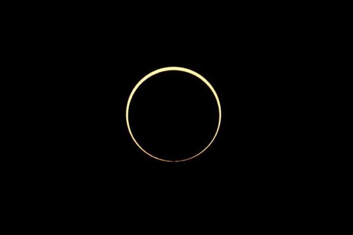 2019-12-26t054742z-491704573-rc2t2e9yhwgk-rtrmadp-3-solar-eclipse-singapore