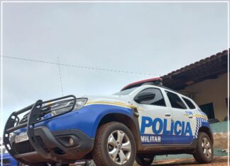 Mãe é presa suspeita de espancar filho de quatro anos; menino ficou com a boca sangrando