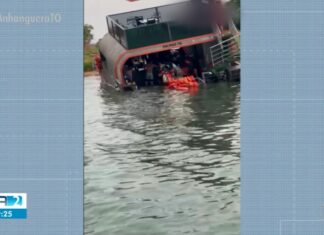 Flutuante encalha e é tomado pela água enquanto transportava banhistas no lago de Palmas