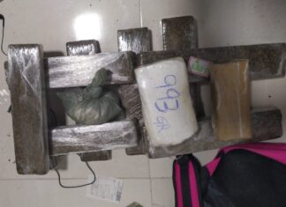 Polícia encontra casa usada para distribuição de drogas e apreende anotações com endereços para onde eram enviadas encomendas