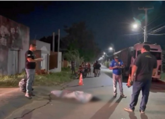 Jovem é perseguido por criminoso de moto e executado com tiros no meio de rua