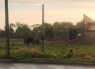 VÍDEO: Estado registra chuva de granizo e temporal derruba muro de casas