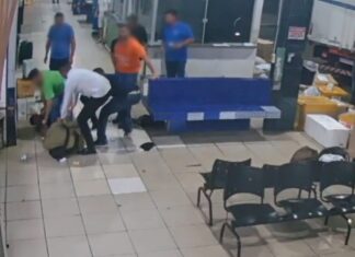 VÍDEO: Homem ataca policial militar com faca em rodoviária e morre durante briga