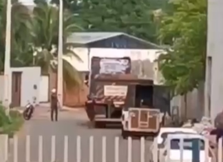Homem saca arma e faz dez disparos no meio de rua após discussão de trânsito: VÍDEO