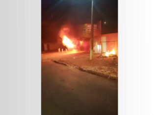Vídeo mostra explosão e proprietário desesperado ao ver supermercado em chamas na noite de Natal