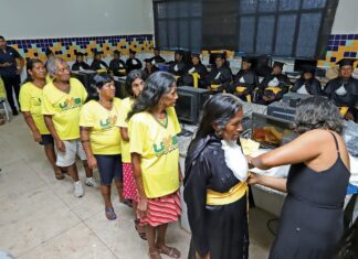Uso da beca e cerimônia bilíngue: conheça detalhes da formatura dos idosos de aldeias Xerente