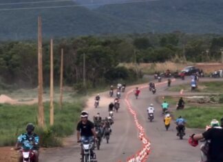 Jovem morto em acidente durante evento de motos fazia manobras perigosas e estava sem capacete, diz PM