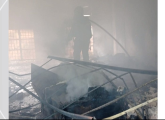 VÍDEO: Incêndio em auditório pode ter sido provocado por carregador de celular, dizem bombeiros