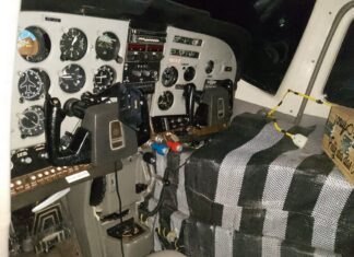 Avião com quase meia tonelada de cocaína fez pouso de emergência após sofrer pane seca, diz polícia