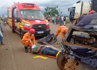 Acidente deixa uma pessoa ferida e gera fila quilométrica de carros em ponte