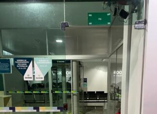 Polícia continua buscas por criminosos que explodiram e furtaram cofre de banco; um suspeito foi morto