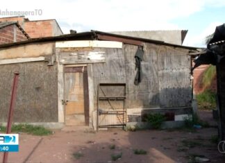 Gari tranca a faculdade para cuidar do filho e recebe ajuda de amigos para construir casa própria