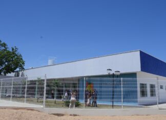 Sem vaga em creche, mãe precisa de ajuda para conseguir trabalhar: ‘Procurando com quem deixar’