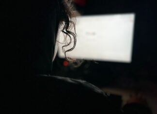 Técnico de informática invade perfis de cliente e tenta simular traições, diz polícia