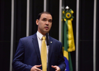 Deputado Vicentinho Júnior assume cargo de secretário extraordinário no governo