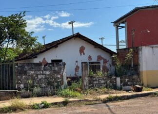 Mulher encontrada morta com corte na garganta e sinais de violência é identificada
