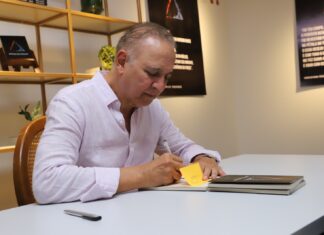‘Quero estimular as pessoas a ler’, diz empresário ao lançar livro de poemas sobre amor, vida e cotidiano
