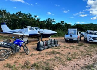 Policiais federais flagram avião com 400 kg de cocaína e prendem quatro homens