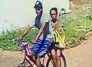 Vídeo mostra suspeito andando com a vítima de bicicleta antes de matá-la em casa abandonada; assista