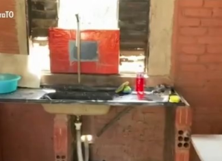 Indígenas reclamam de escola que está com fossa aberta, carteiras quebradas e teto destruído: ‘Quase caindo na nossa cabeça’