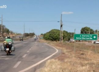 Mulher é atropelada por moto em faixa de pedestre da BR-010 e sofre fratura exposta