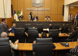 Vereadores rejeitam empréstimos de R$ 650 milhões e prefeita se revolta nas redes sociais