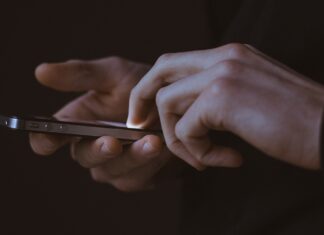 Suspeito de planejar crimes é investigado após Instagram enviar mensagens suspeitas para Embaixada Americana, diz polícia