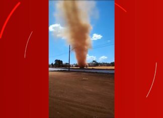 Redemoinho gigante viraliza e tocantinenses brincam: ‘Saci chegando’; VÍDEO