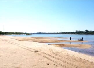Bancos de areia revelam seca antecipada no Araguaia e impactam travessia de balsas: ‘Não dá tempo do rio se recuperar’