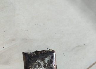 VÍDEO: Celular de cantor de forró pega fogo e explode minutos após ser levado para assistência técnica