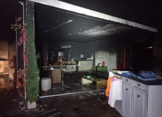 Casal de empresários é resgatado pelos bombeiros após ficar preso dentro de loja em chamas; VÍDEO