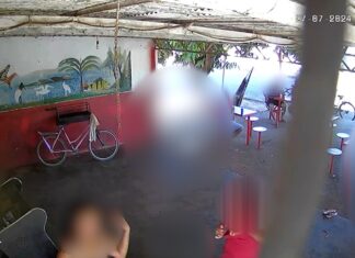 Grávida tira faca do sutiã e esfaqueia mulher em bar; VÍDEO