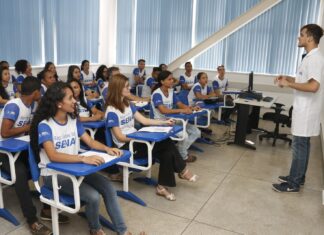 Vaga para instrutor de gestão com salário de R$ 3,7 mil está aberta em Araguaína; saiba como se inscrever
