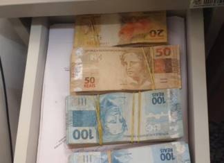 Chefe de gabinete do governador do TO é exonerado um dia após PF encontrar carimbo dele junto com dinheiro dentro de gaveta