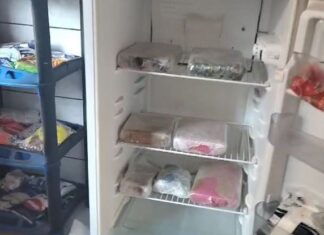 Dois homens são presos após serem flagrados com drogas em saco de farinha e dentro da geladeira; VÍDEO