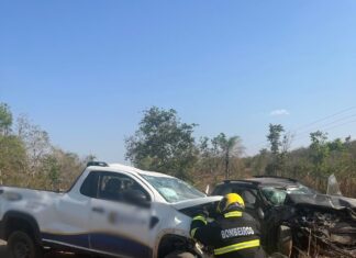 Batida de frente entre carro e picape deixa quatro feridos na TO-040
