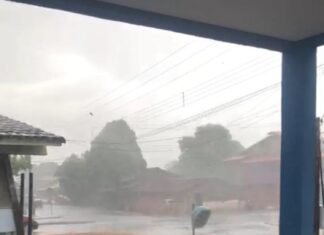 Chuva com vento surpreende e ameniza calor em cidade do Tocantins; VÍDEO