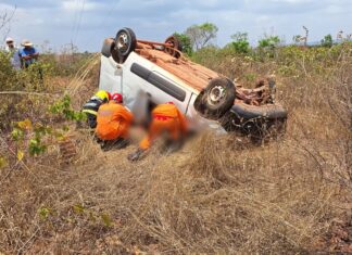 Motorista que morreu em capotamento fazia transporte de carga para supermercado no momento de acidente